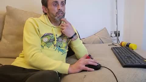 begbestuk online show from November 5, 2025, 3:17 am