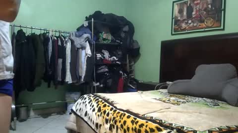 beibyleon69 online show from February 3, 2025, 2:47 am