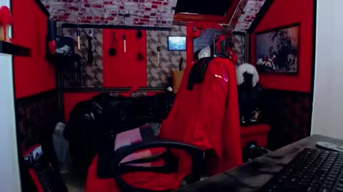 BelatrixDomme online show from December 19, 2025, 7:04 am