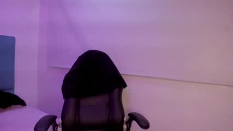 Bella online show from September 26, 2025, 3:54 am