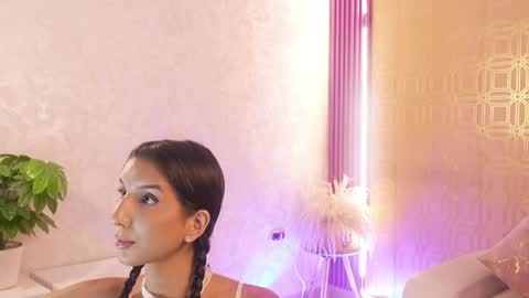 bella19   online show from May 26, 2026, 8:27 pm