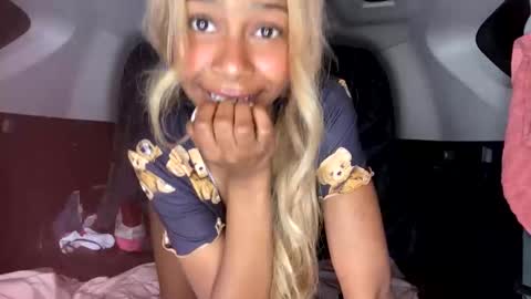 bella19sua online show from November 2, 2025, 2:36 am