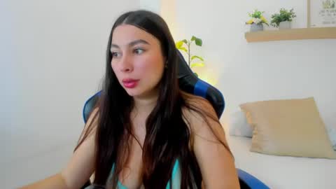 Snapshot of bella_99x chatting on June 22, 2026, 1:19 pm Bel 3 online show from June 22, 2026, 1:19 pm