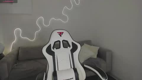 Hi I am Bella online show from March 13, 2026, 4:30 am