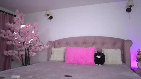 Emma  Bella online show from February 3, 2026, 10:48 pm