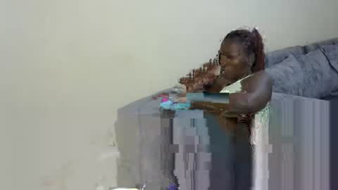 bella_c8 online show from May 18, 2026, 11:49 am