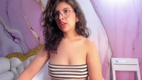 Snapshot of bella_cuttee chatting on July 6, 2026, 11:07 am B E L L A online show from July 6, 2026, 11:07 am