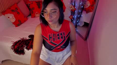 Snapshot of bella_desi chatting on December 4, 2024, 11:52 am Dessi online show from December 4, 2024, 11:52 am