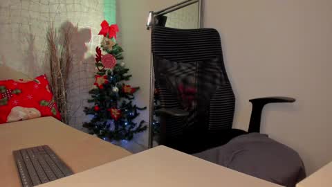 Snapshot of bella_desi chatting on December 20, 2024, 3:10 pm Dessi online show from December 20, 2024, 3:10 pm