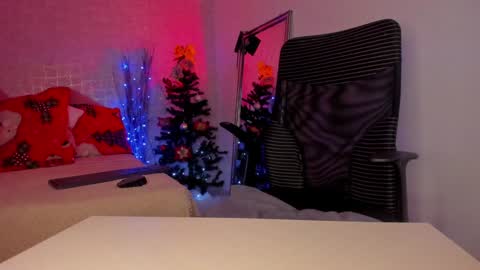 Snapshot of bella_desi chatting on December 28, 2024, 3:37 pm Dessi online show from December 28, 2024, 3:37 pm