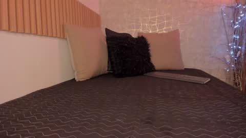 Snapshot of bella_desi chatting on January 4, 2025, 3:17 pm Dessi online show from January 4, 2025, 3:17 pm