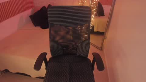 Snapshot of bella_desi chatting on January 25, 2025, 12:47 pm Dessi online show from January 25, 2025, 12:47 pm
