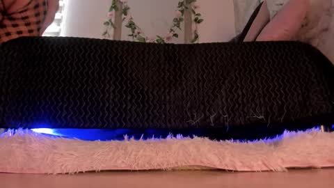 Dessi  online show from October 13, 2025, 1:11 pm