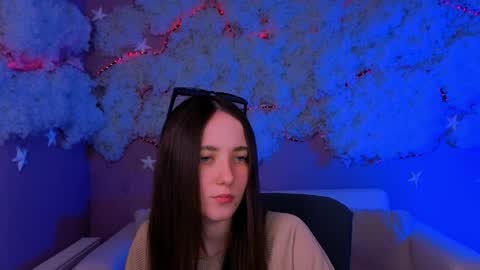 Snapshot of bella_dorn chatting on April 1, 2026, 1:41 pm Bella online show from April 1, 2026, 1:41 pm