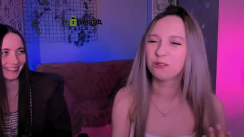Snapshot of bella_dorn chatting on April 8, 2026, 7:25 pm Bella online show from April 8, 2026, 7:25 pm