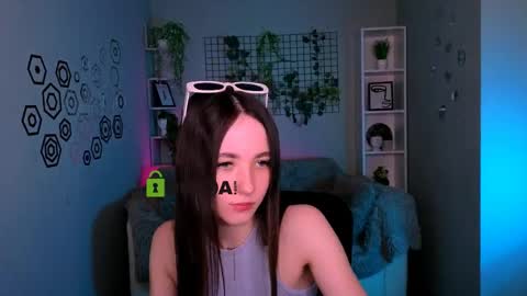 Snapshot of bella_dorn chatting on May 5, 2026, 12:24 pm Bella online show from May 5, 2026, 12:24 pm