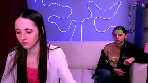 Bella online show from June 4, 2026, 7:31 pm