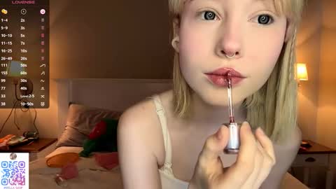 Snapshot of bella_gasp chatting on October 2, 2025, 9:16 am Jane online show from October 2, 2025, 9:16 am