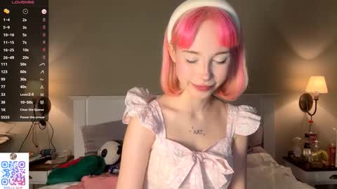 Snapshot of bella_gasp chatting on October 20, 2025, 6:19 pm Jane online show from October 20, 2025, 6:19 pm