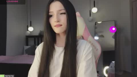 Snapshot of bella_hayes chatting on September 9, 2025, 3:28 am Bella next stream December 2 at 9pm gmt online show from September 9, 2025, 3:28 am