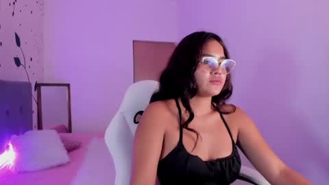bella_jadee online show from April 14, 2026, 3:34 am