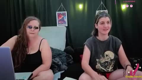 Bella James online show from December 2, 2025, 7:09 pm