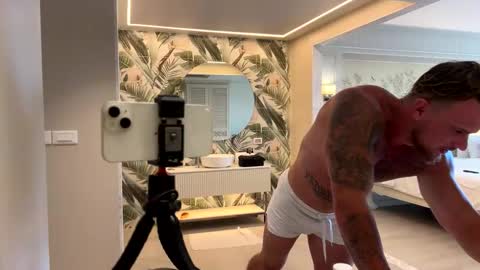 Snapshot of bella_john_grey chatting on May 2, 2026, 9:47 am online show from May 2, 2026, 9:47 am