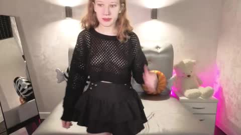 Bella online show from November 1, 2025, 2:02 am