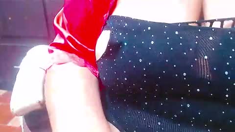 Snapshot of bella_lady_1_ chatting on December 7, 2024, 6:48 pm lady online show from December 7, 2024, 6:48 pm