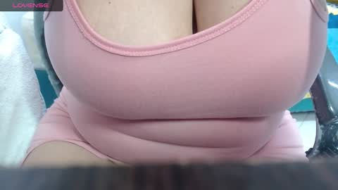 Snapshot of bella_lady_1_ chatting on January 30, 2025, 12:50 am lady online show from January 30, 2025, 12:50 am