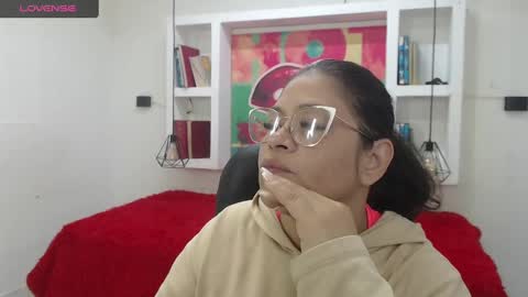 Snapshot of bella_lady_1_ chatting on September 9, 2025, 11:32 am lady online show from September 9, 2025, 11:32 am