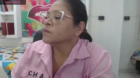Snapshot of bella_lady_1_ chatting on September 18, 2025, 11:45 am lady online show from September 18, 2025, 11:45 am
