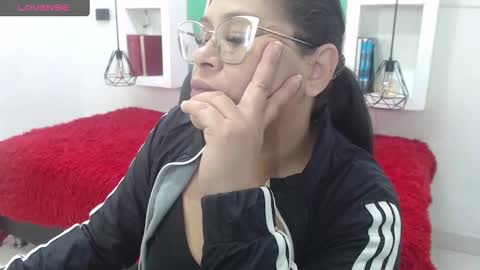 lady online show from October 1, 2025, 11:27 am