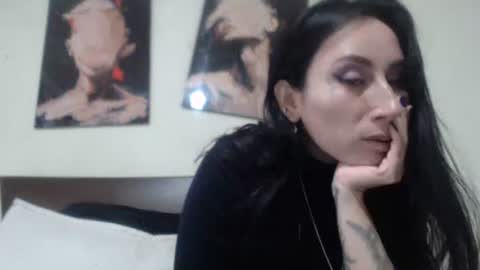 bella_luna34 online show from April 24, 2026, 3:47 pm
