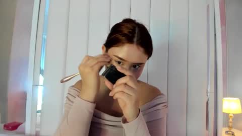 Mia online show from October 24, 2025, 12:56 pm