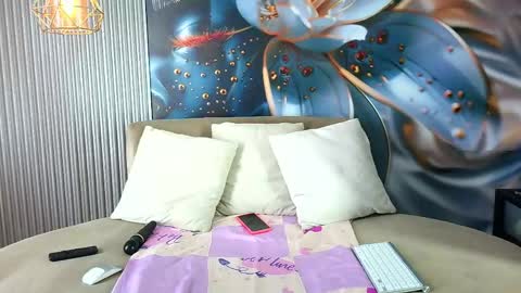 Snapshot of bella_moonlight_cr chatting on May 24, 2026, 1:21 am BELLA online show from May 24, 2026, 1:21 am