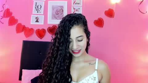 Bella Ponce  online show from March 4, 2025, 5:45 pm