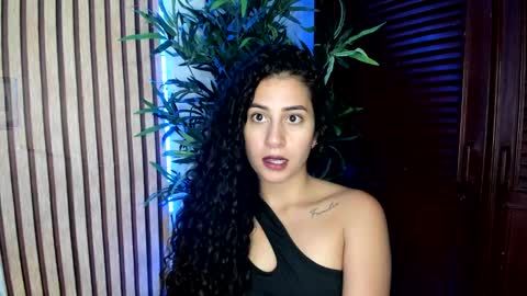 Bella Ponce  online show from September 23, 2025, 3:15 pm