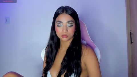Snapshot of bella_ricci_ chatting on February 7, 2025, 8:01 am bella_ricci_ online show from February 7, 2025, 8:01 am