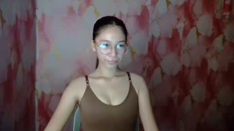 Snapshot of bella_saero chatting on April 23, 2026, 1:02 pm bella online show from April 23, 2026, 1:02 pm