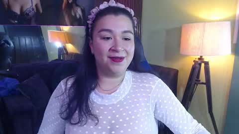 BELLA  online show from October 13, 2025, 12:05 pm