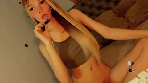 Bella online show from December 15, 2025, 3:55 am