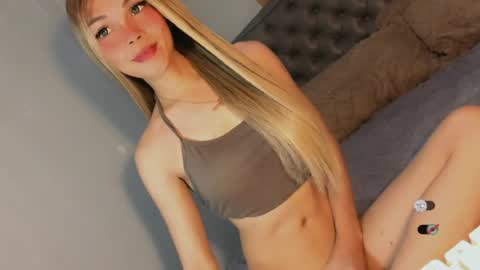 Snapshot of bella_tara chatting on June 4, 2026, 3:45 am Bella online show from June 4, 2026, 3:45 am