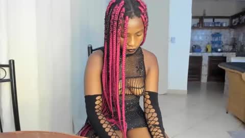 Snapshot of bella_thequeen chatting on February 4, 2025, 5:55 pm Bella sweetpea online show from February 4, 2025, 5:55 pm