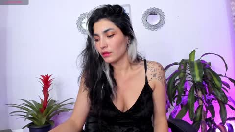 Bella online show from February 1, 2025, 9:40 pm