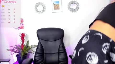 Bella online show from February 25, 2025, 4:46 am