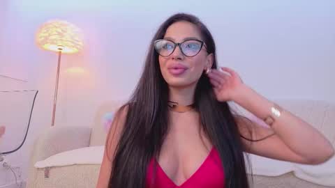 Bella online show from October 21, 2025, 7:25 pm