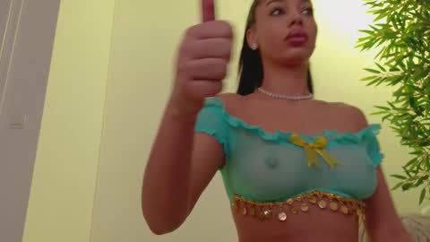 Snapshot of bella_vixen_ chatting on February 8, 2026, 6:33 pm Bella online show from February 8, 2026, 6:33 pm