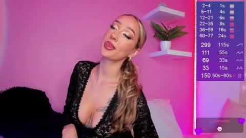 Snapshot of bella_white19 chatting on June 25, 2026, 1:37 pm Bella White online show from June 25, 2026, 1:37 pm