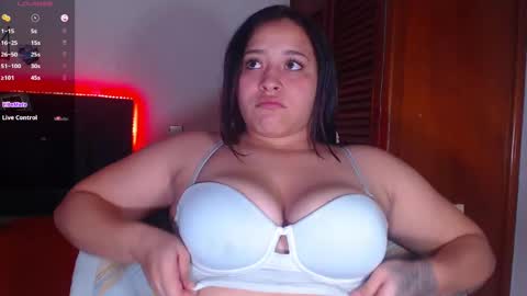 bella_xx9 online show from January 20, 2025, 11:32 pm